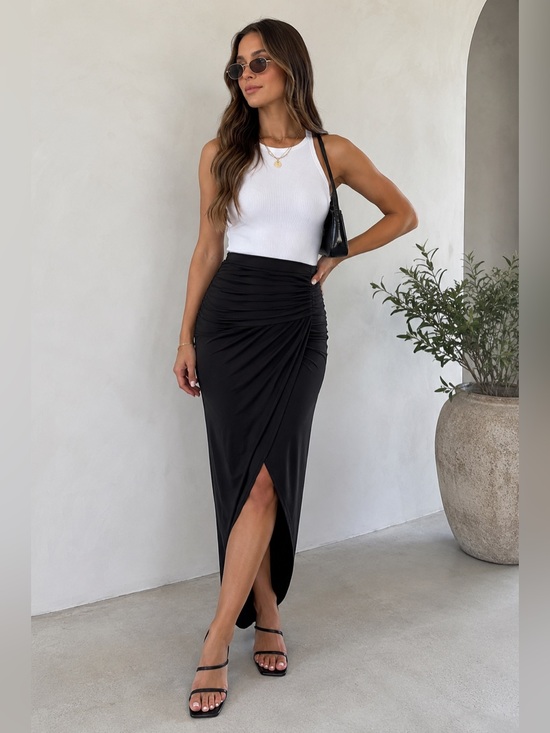 CAbi Dresses & Skirts - CAbi Run Around Maxi Skirt Women’s Medium Tulip midi Flattering ruched stretch